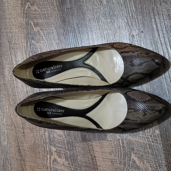 Set of heals worn once Snake print Size 9 1/2 Naturalizer N5 comfort - Picture 4 of 5